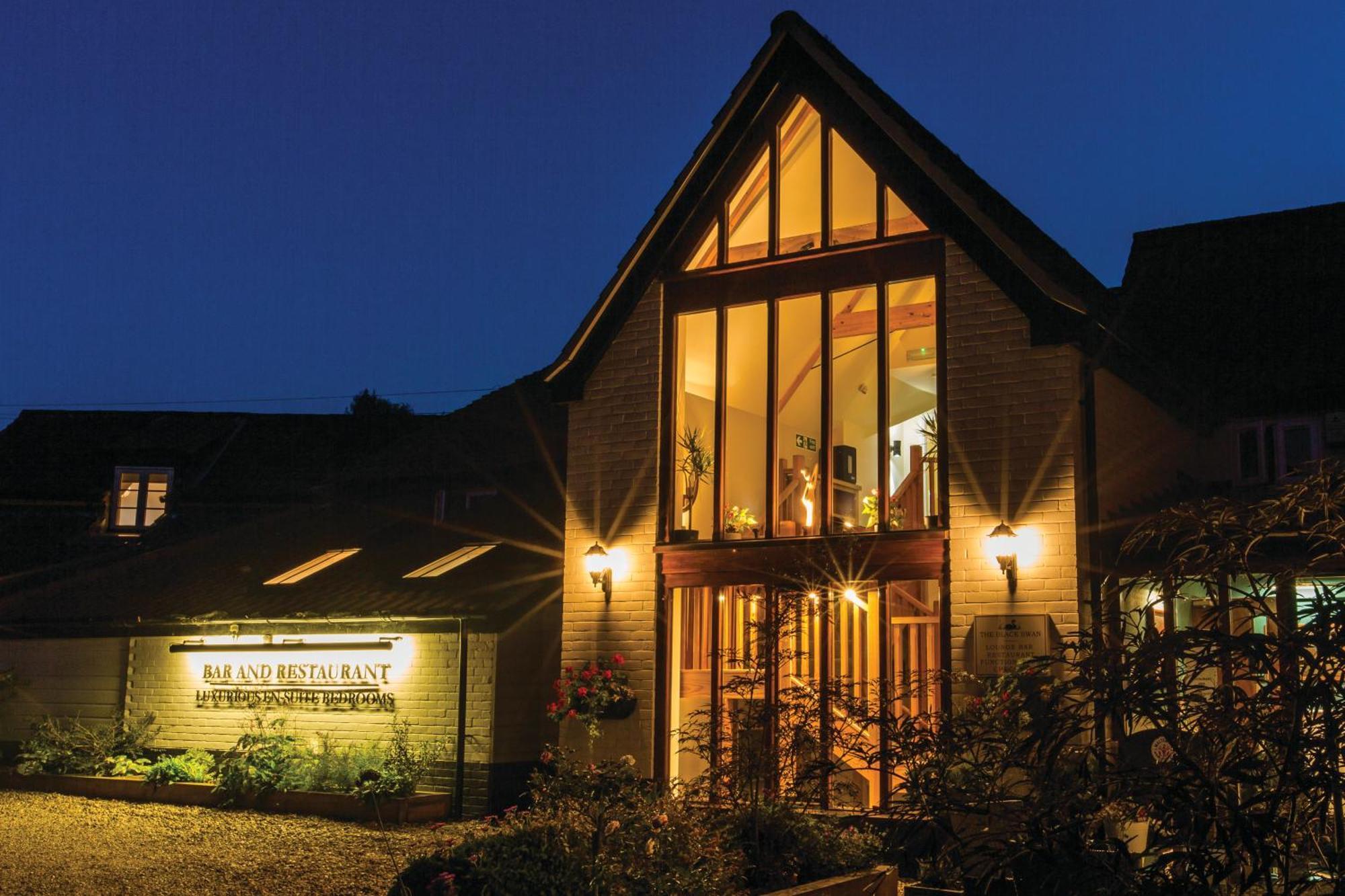 The Black Swan Inn Horsham St Faith Экстерьер фото