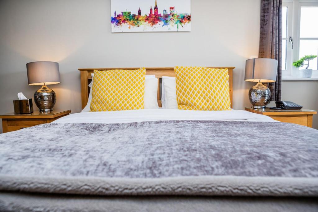 The Black Swan Inn Horsham St Faith Экстерьер фото