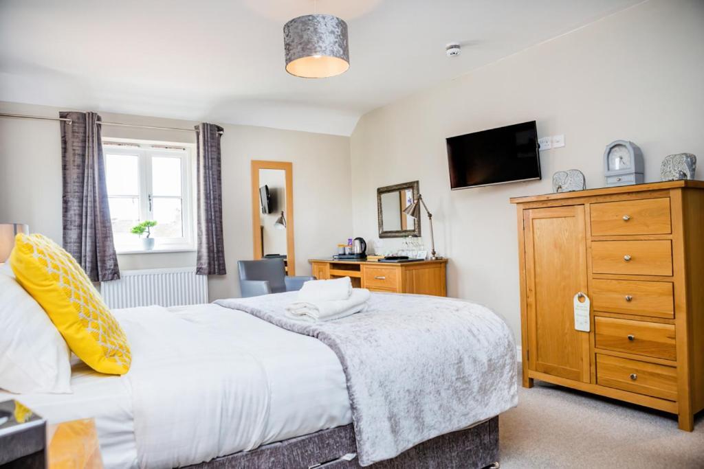 The Black Swan Inn Horsham St Faith Экстерьер фото
