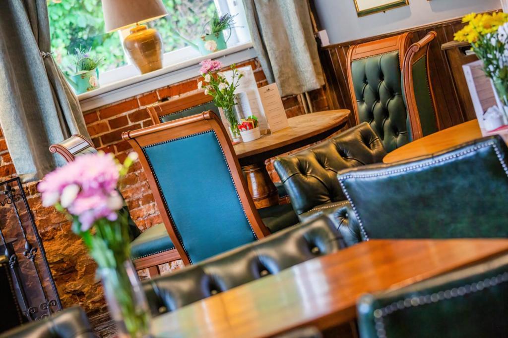 The Black Swan Inn Horsham St Faith Экстерьер фото