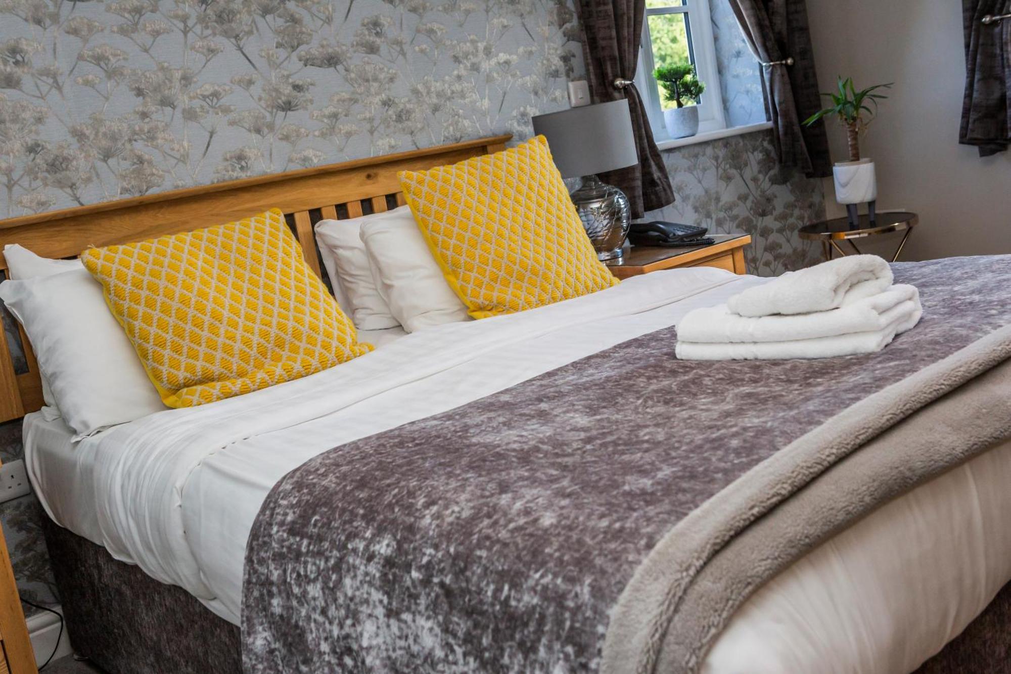 The Black Swan Inn Horsham St Faith Экстерьер фото