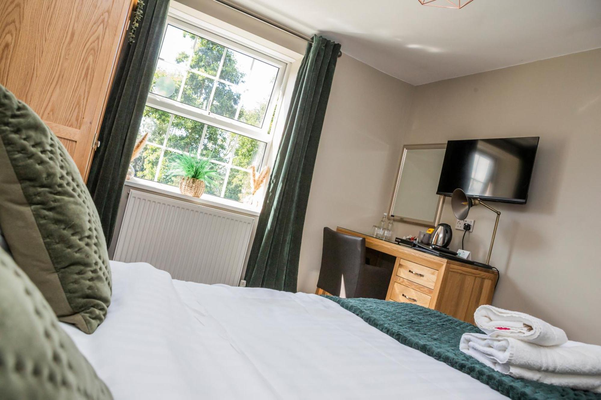 The Black Swan Inn Horsham St Faith Экстерьер фото