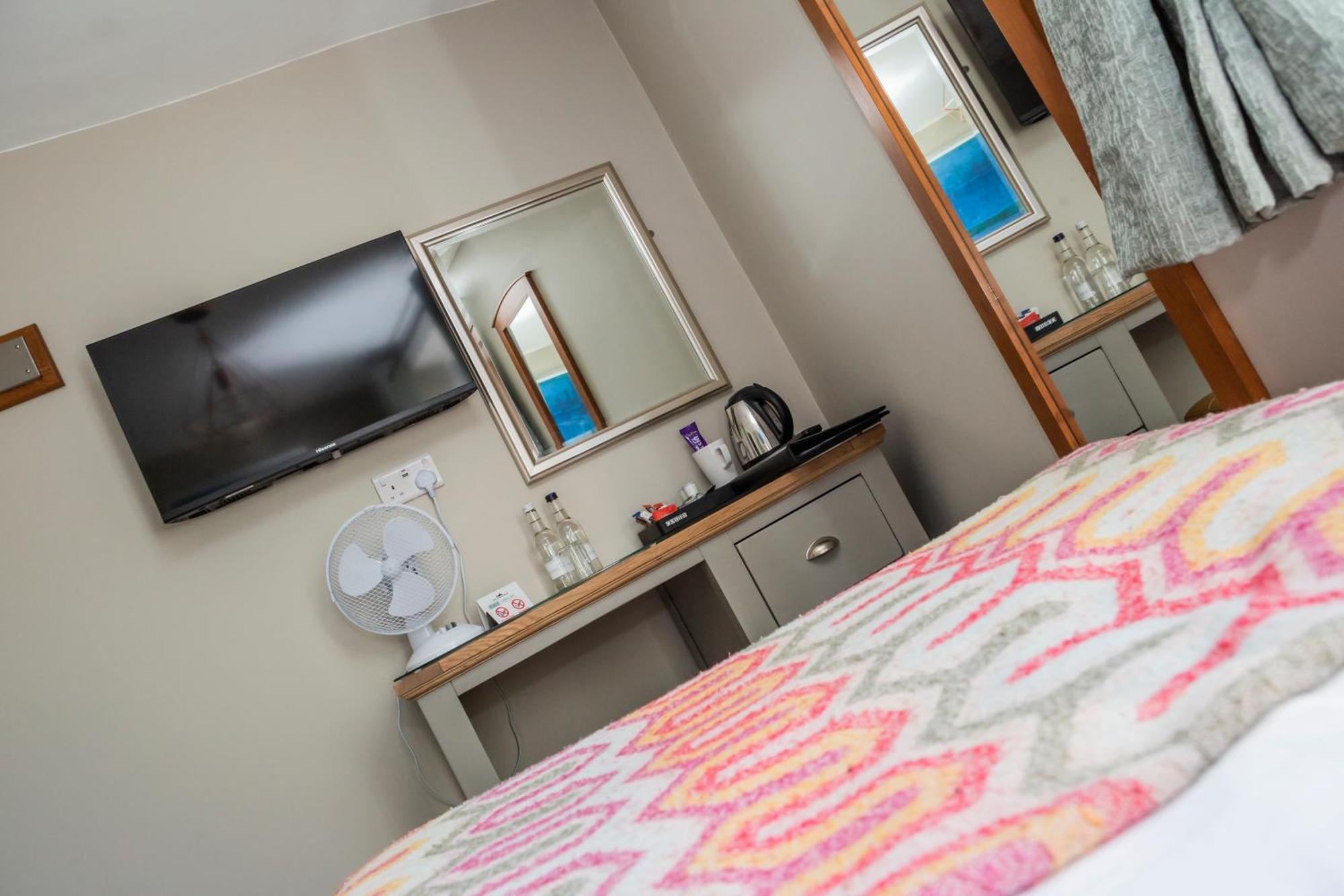The Black Swan Inn Horsham St Faith Экстерьер фото