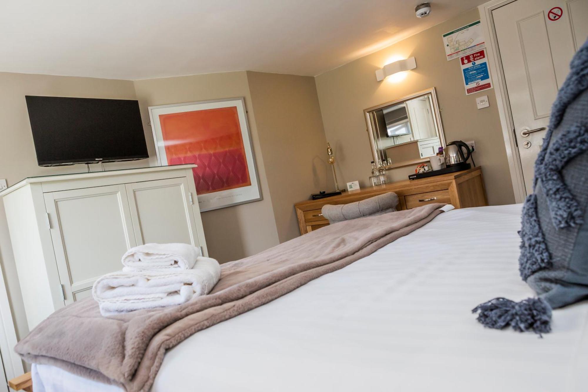 The Black Swan Inn Horsham St Faith Экстерьер фото