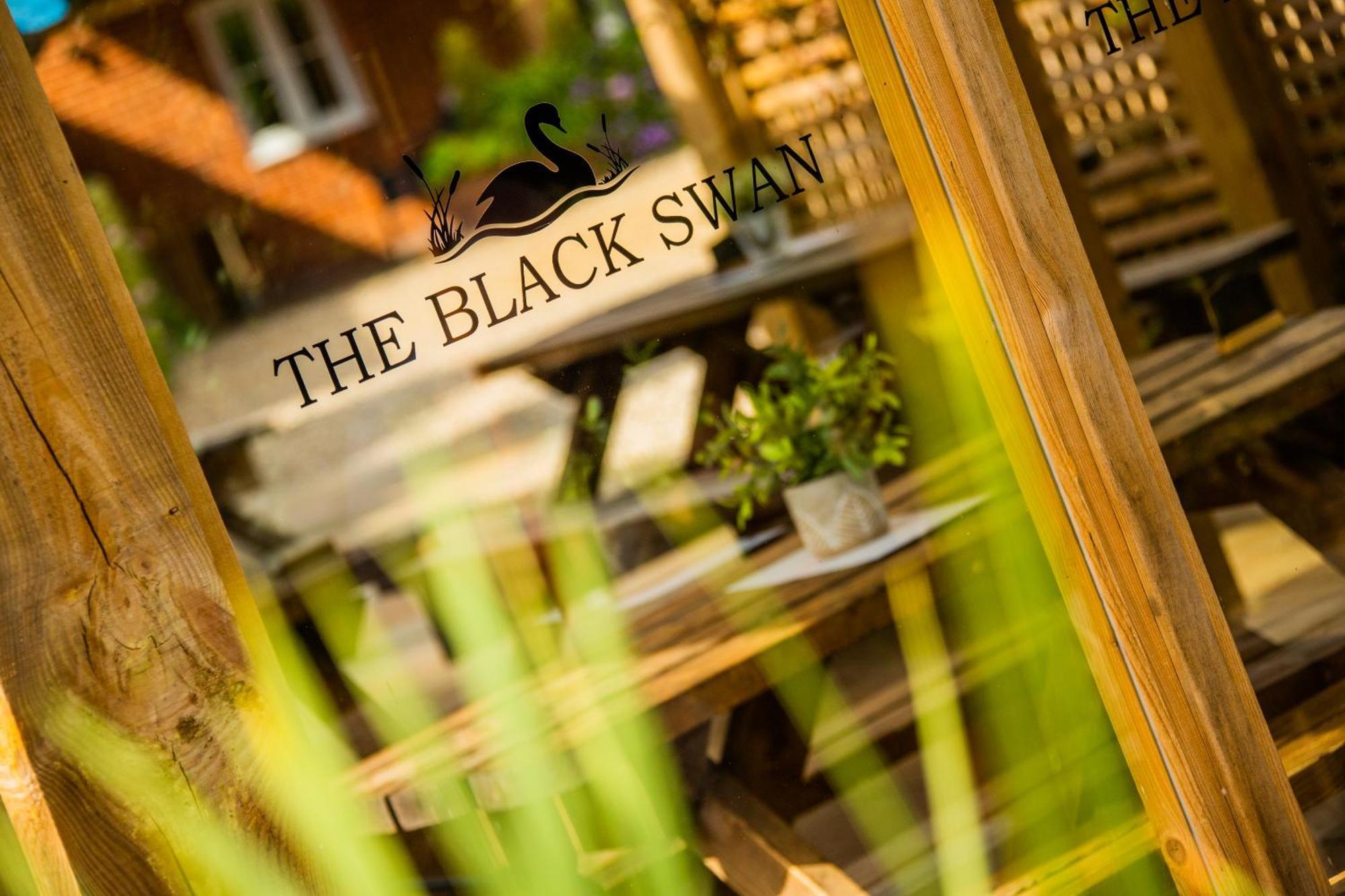 The Black Swan Inn Horsham St Faith Экстерьер фото