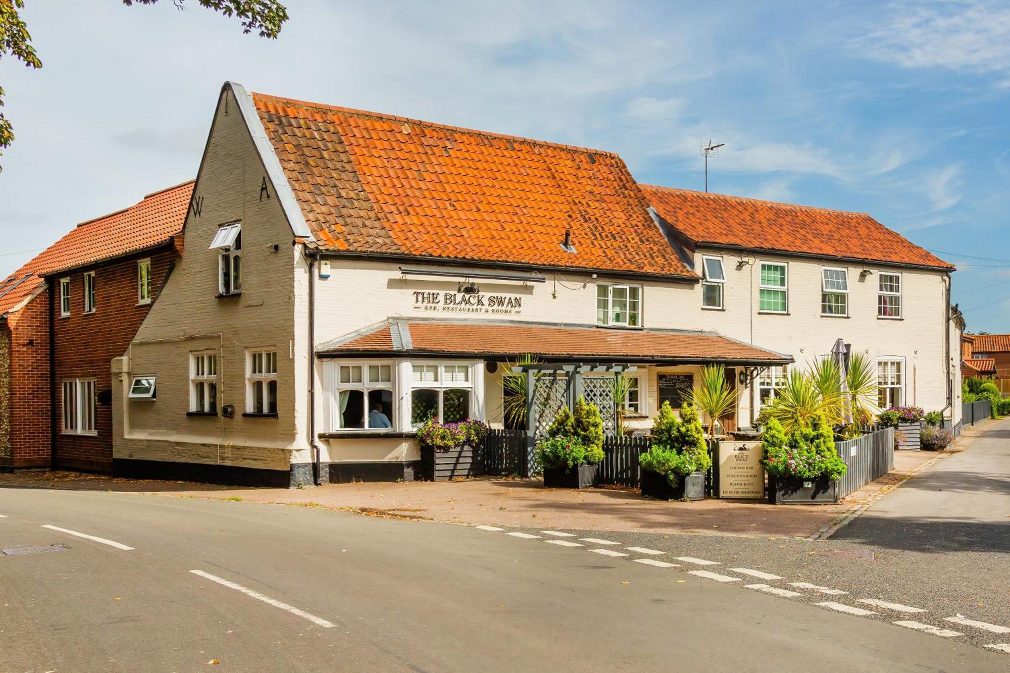 The Black Swan Inn Horsham St Faith Экстерьер фото